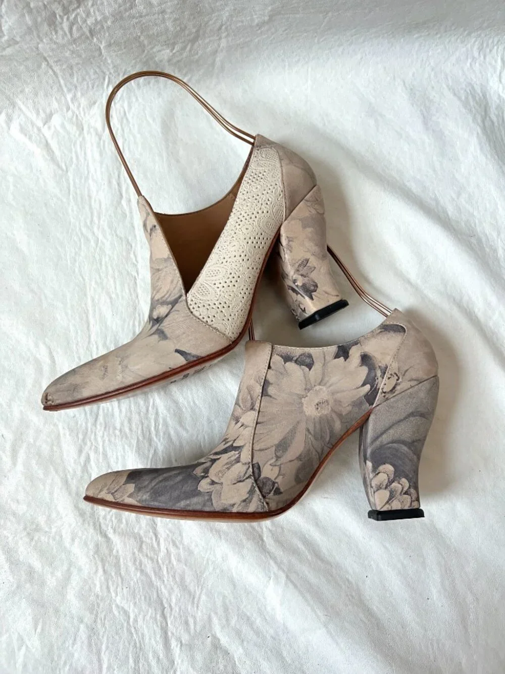John Fluevog high heels womens 8.5 Kendra pointed toe beige leather floral print